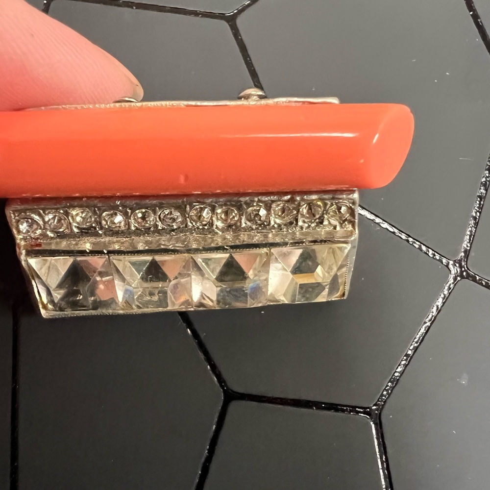 Art Deco Coral Colored Bar and Rhinestone Antique Brooch 1920’s - Picture 4 of 5